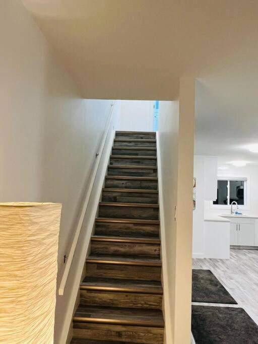 Вилла Walking Distance To St Boniface, Easy Parking Виннипег Экстерьер фото
