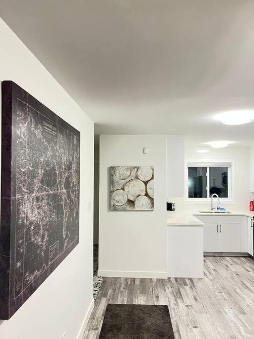 Вилла Walking Distance To St Boniface, Easy Parking Виннипег Экстерьер фото